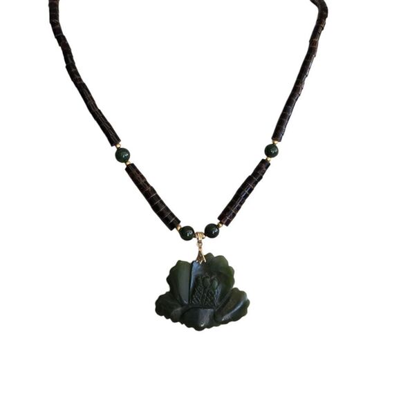 Vtg Carved Green Jade Flower Beaded Pendant Necklace 18” Coconut Shell Beads - Picture 2 of 10